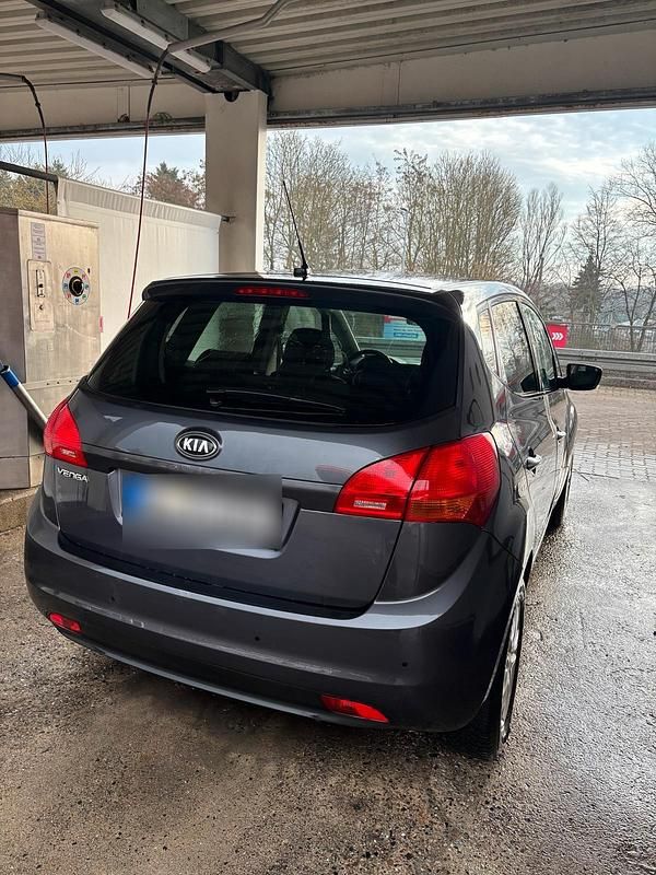 Gebraucht Kia Venga 90 PS (66 kW) 2014 Grau Kleinwagen