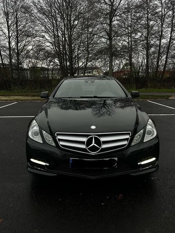 Schwarz Gebraucht 2012 Mercedes E220 Coupé | 11.000 € (Superpreis) - Bild 1/4