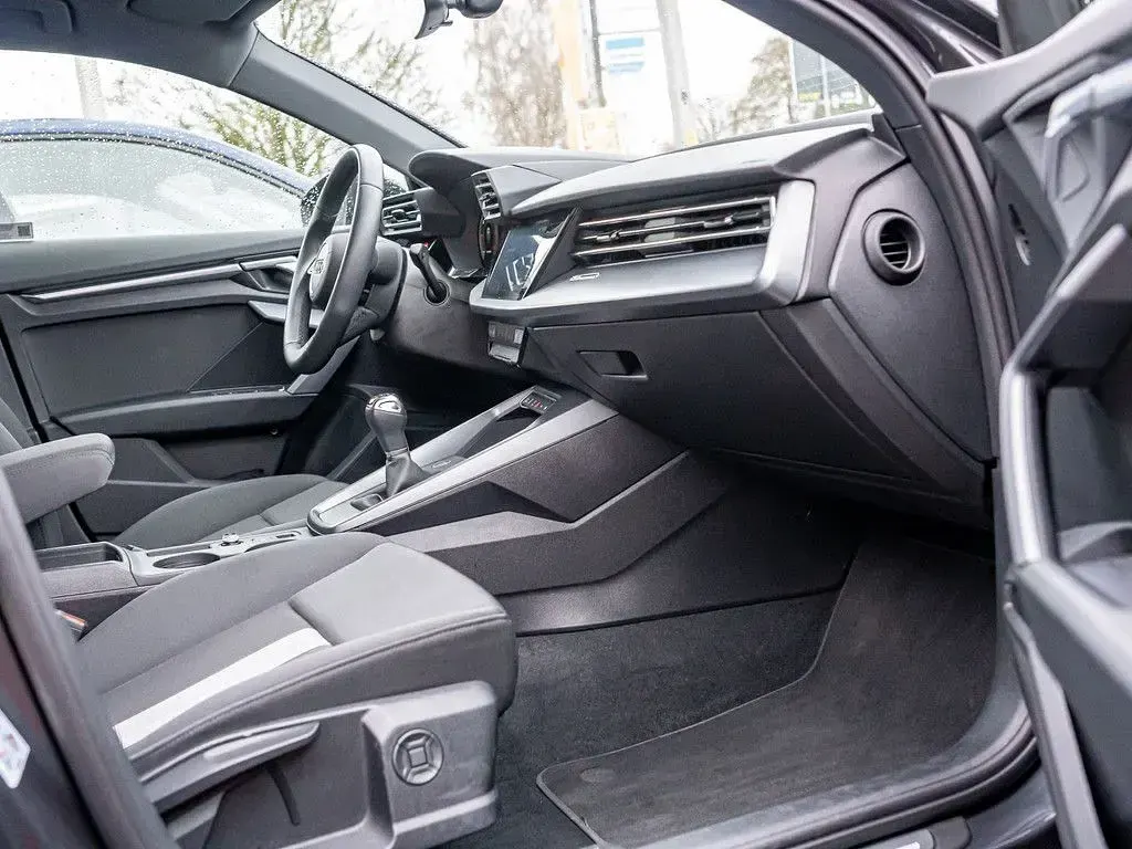 Używany Audi A3 Advanced Plus 116 KM (85 kW) 2025 Szary Sedan/Limuzyna