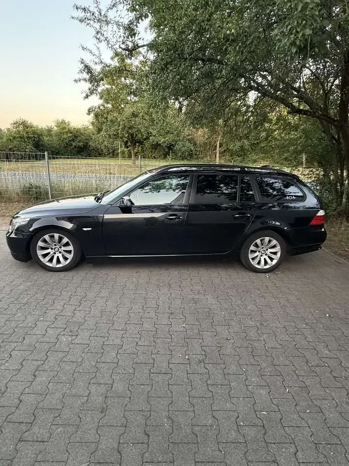 Gebraucht BMW 525 220 PS (161 kW) 2010 Schwarz Kombi