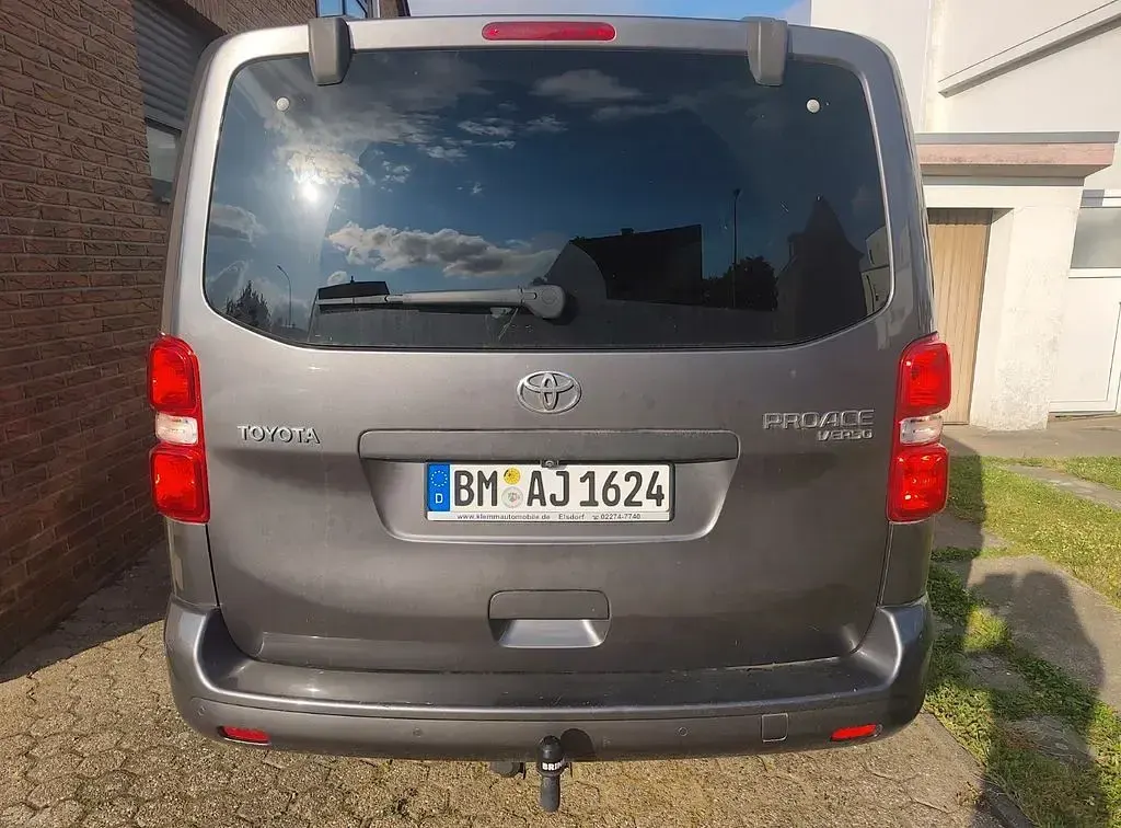 Gebraucht Toyota Proace 177 PS (130 kW) 2019 Braun Van / Kleinbus