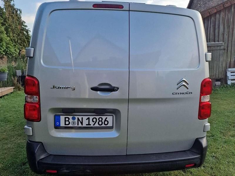 Gebraucht Citroën Jumpy 120 PS (88 kW) 2017 Silber Van / Kleinbus