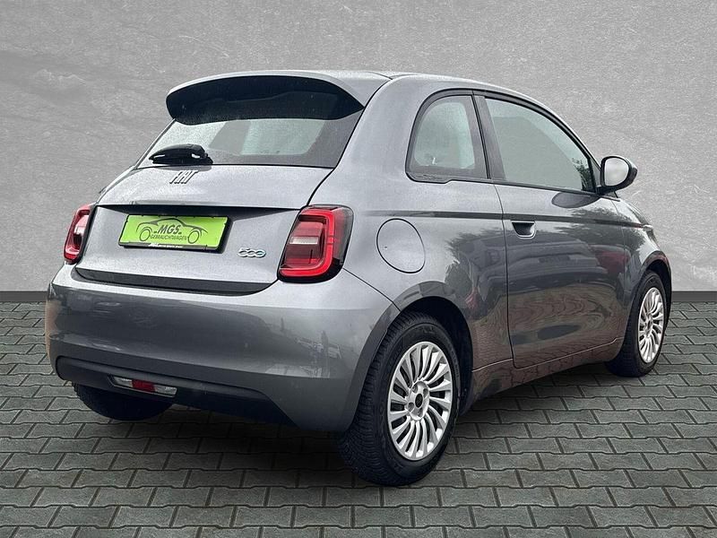 Gebraucht Fiat 500e Action 69 kW (95 PS) 2022 Mineral grau (met.lack.) Kleinwagen
