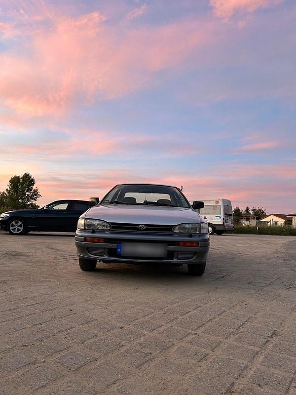 Silber Gebraucht 1996 Subaru Impreza Limousine | 700 € - Bild 1/4