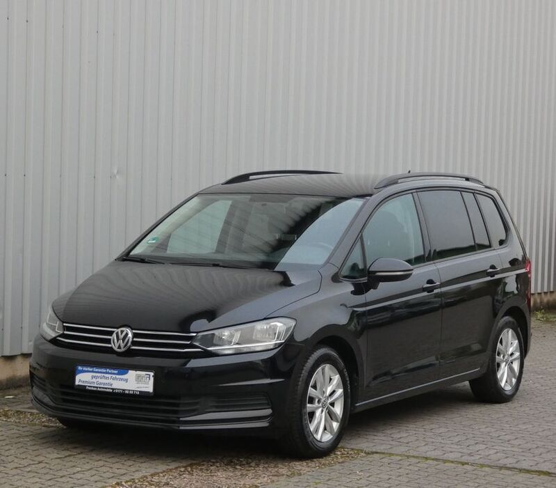 Schwarz Gebraucht 2016 VW Touran Comfortline Van / Kleinbus | 14.990 € (Guter Preis) - Bild 1/4