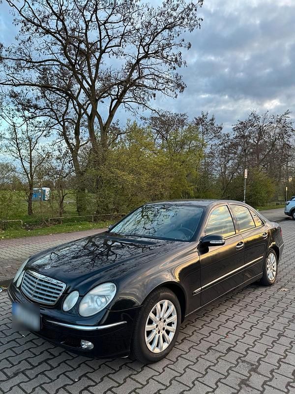Gebraucht Mercedes E220 150 PS (110 kW) 2004 Schwarz Limousine