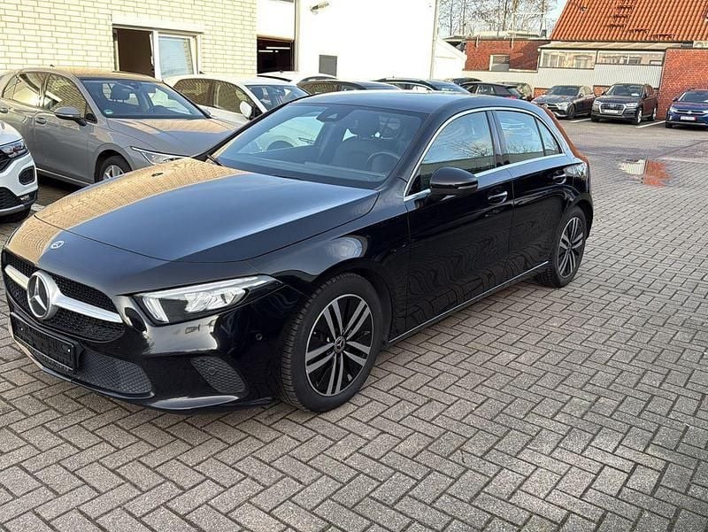 Gebraucht Mercedes A200 150 PS (110 kW) 2023 Schwarz Limousine