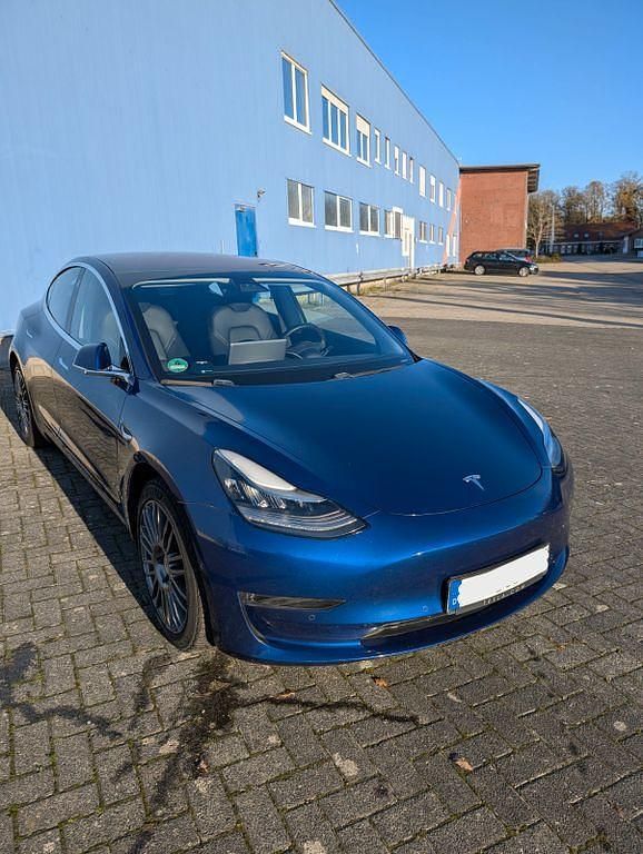 Blau Gebraucht 2019 Tesla Model 3 Long Range AWD Limousine | 17.800 € (Guter Preis) - Bild 1/4