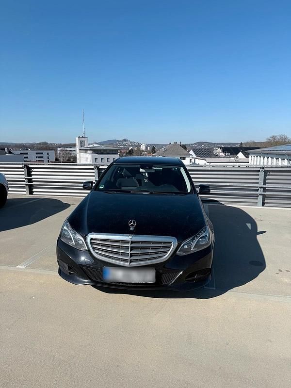Gebraucht Mercedes E220 170 PS (125 kW) 2014 Schwarz Limousine