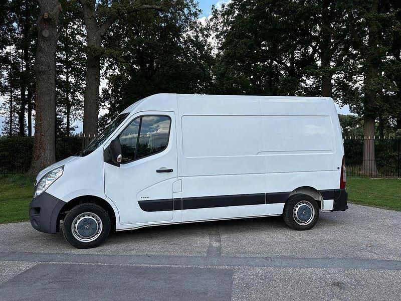 Weiß Gebraucht 2018 Opel Movano Van | 16.399 € (Fairer Preis) - Bild 1/4