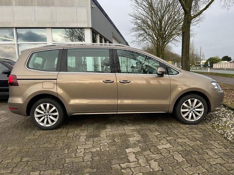 Gebraucht VW Sharan Highline 184 PS (135 kW) 2016 Gold Van / Kleinbus