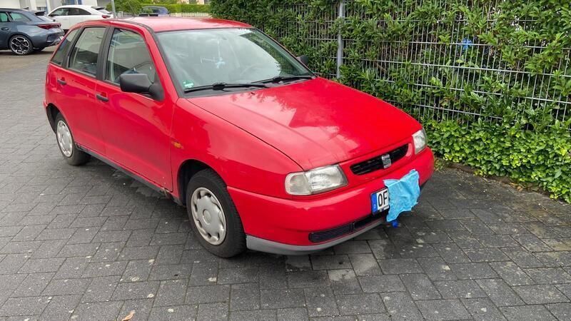 Rot Gebraucht 1998 Seat Ibiza Limousine | 350 € (Guter Preis) - Bild 1/4