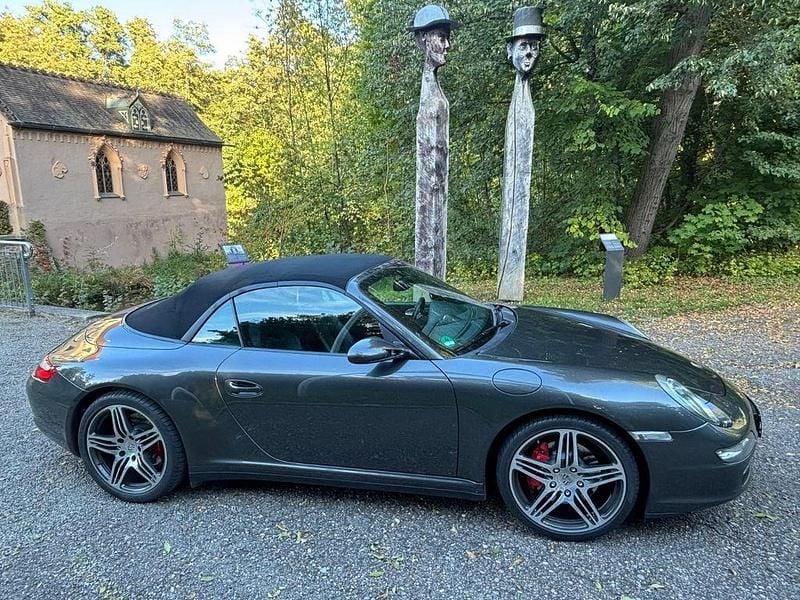 Grau Gebraucht 2007 Porsche 911 Carrera 4S Cabriolet Chrono Cabrio | 60.000 € (Guter Preis) - Bild 1/4