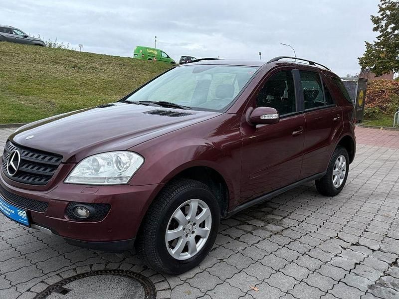 Rot Gebraucht 2006 Mercedes ML350 SUV | 9.500 € (Guter Preis) - Bild 1/4