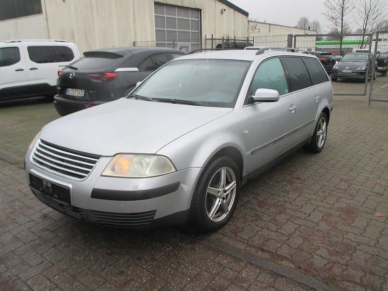 Silber Gebraucht 2002 VW Passat Comfortline Kombi | 790 € (Superpreis) - Bild 1/4