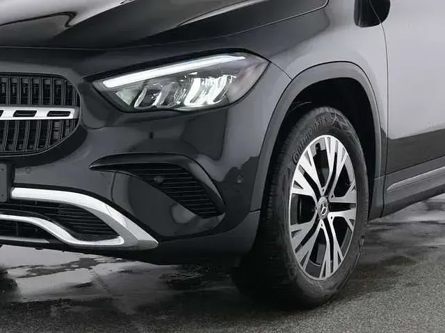 Gebraucht Mercedes GLA200 Progressive 163 PS (119 kW) 2025 Metalliclack kosmosschwarz SUV