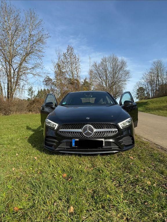 Schwarz Gebraucht 2018 Mercedes A250 AMG line Limousine | 22.200 € (Fairer Preis) - Bild 1/4