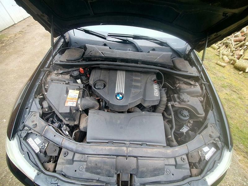 Gebraucht BMW 320 177 PS (130 kW) 2009 Schwarz Kombi