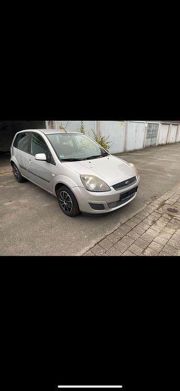 Silber Gebraucht 2008 Ford Fiesta Kleinwagen | 450 € (Superpreis) - Bild 1/4