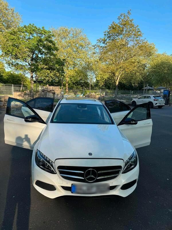 Weiß Gebraucht 2018 Mercedes C200 Limousine | 19.500 € - Bild 1/4