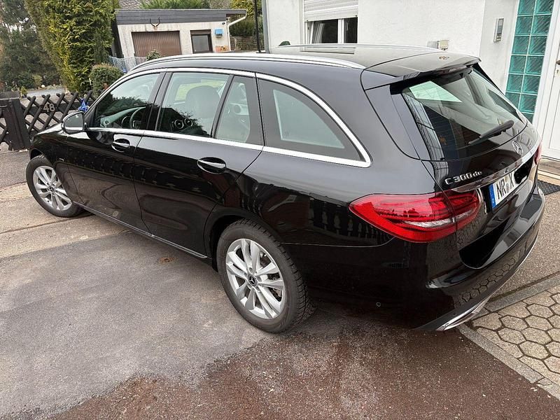 Gebraucht Mercedes C300e 306 PS (225 kW) 2021 Schwarz Kombi