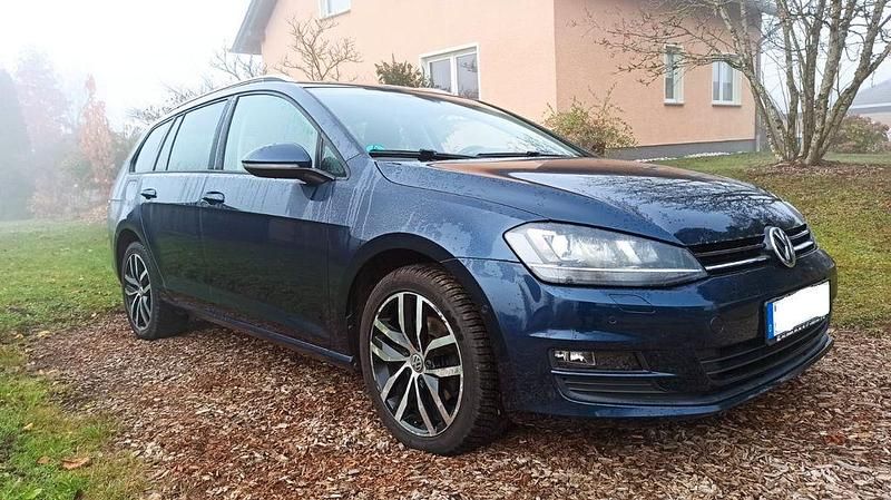 Blau Gebraucht 2014 VW Golf VII Comfortline Kombi | 9.200 € (Fairer Preis) - Bild 1/4