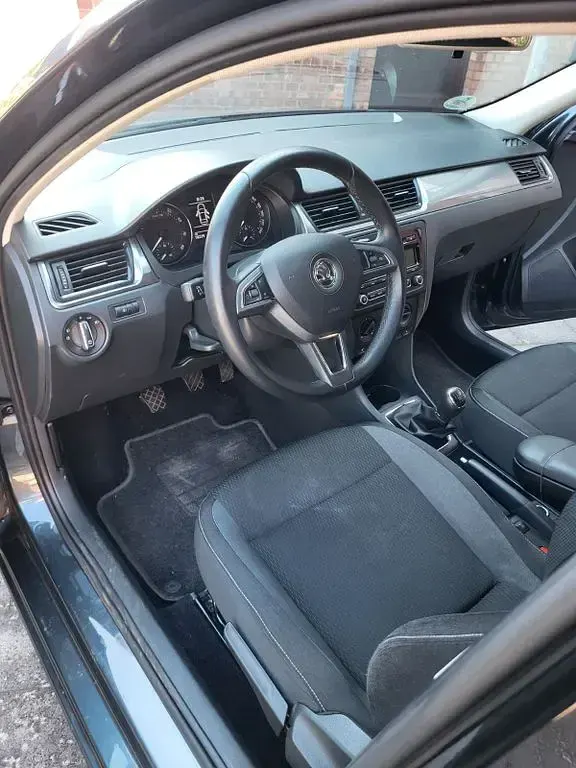 Gebraucht Skoda Rapid Active 105 PS (77 kW) 2014 Grau Kleinwagen