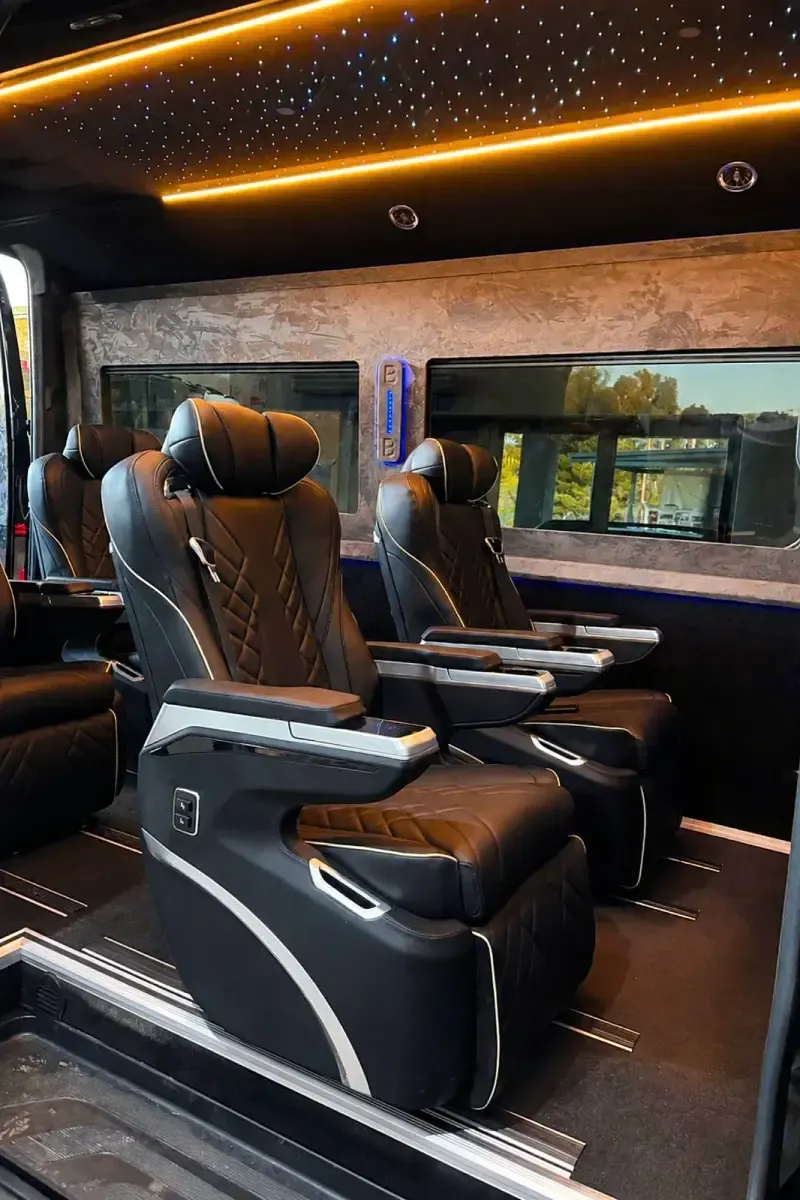 Gebraucht Mercedes Sprinter 190 PS (139 kW) 2026 Schwarz Van