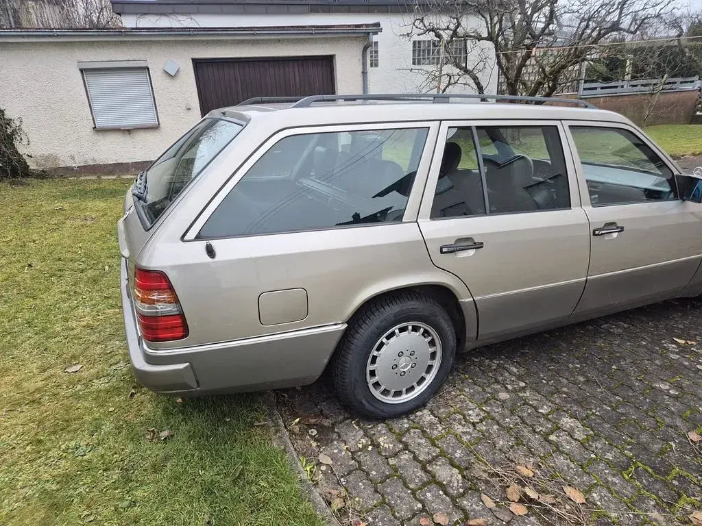 Gebraucht Mercedes 300 220 PS (161 kW) 1990 Gold Limousine