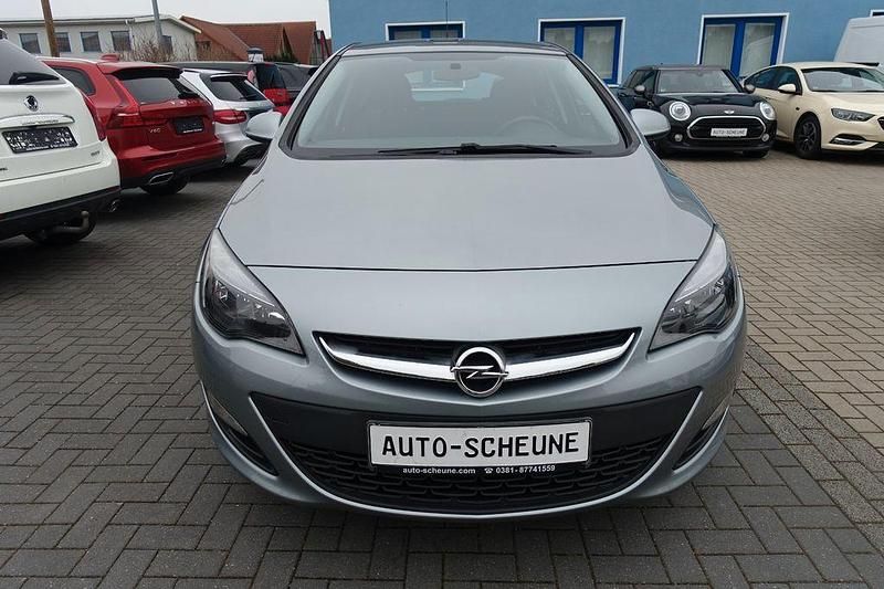 Gebraucht Opel Astra Active 140 PS (102 kW) 2013 Silber Limousine