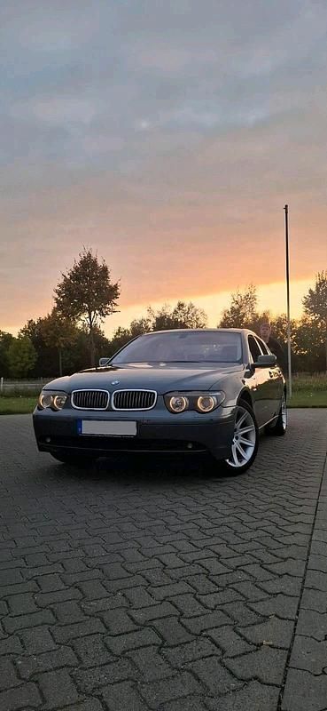 Grau Gebraucht 2002 BMW 735 Sport Line Limousine | 6.200 € - Bild 1/4
