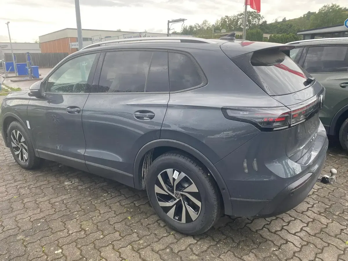 Neu VW Tiguan Life 150 PS (110 kW) 2026 Delfingrau metallic SUV