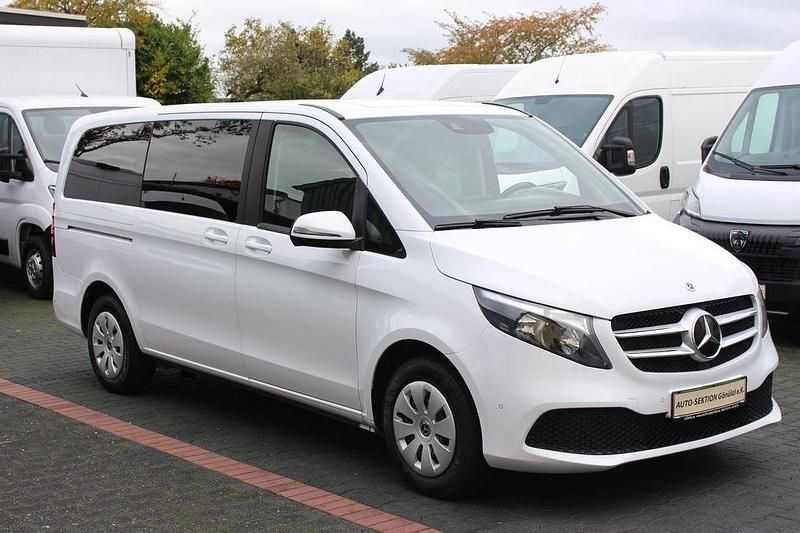 Arktikweiss Gebraucht 2022 Mercedes V220 Van / Kleinbus | 28.558 € (Superpreis) - Bild 1/4