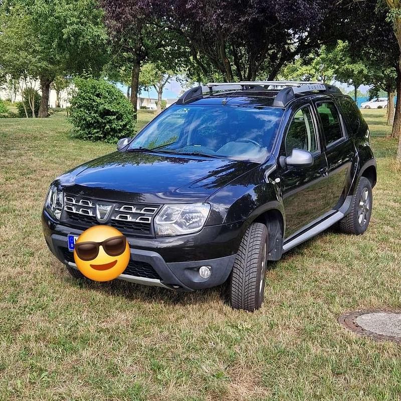 Schwarz Gebraucht 2015 Dacia Duster Lauréate SUV | 7.500 € (Fairer Preis) - Bild 1/4