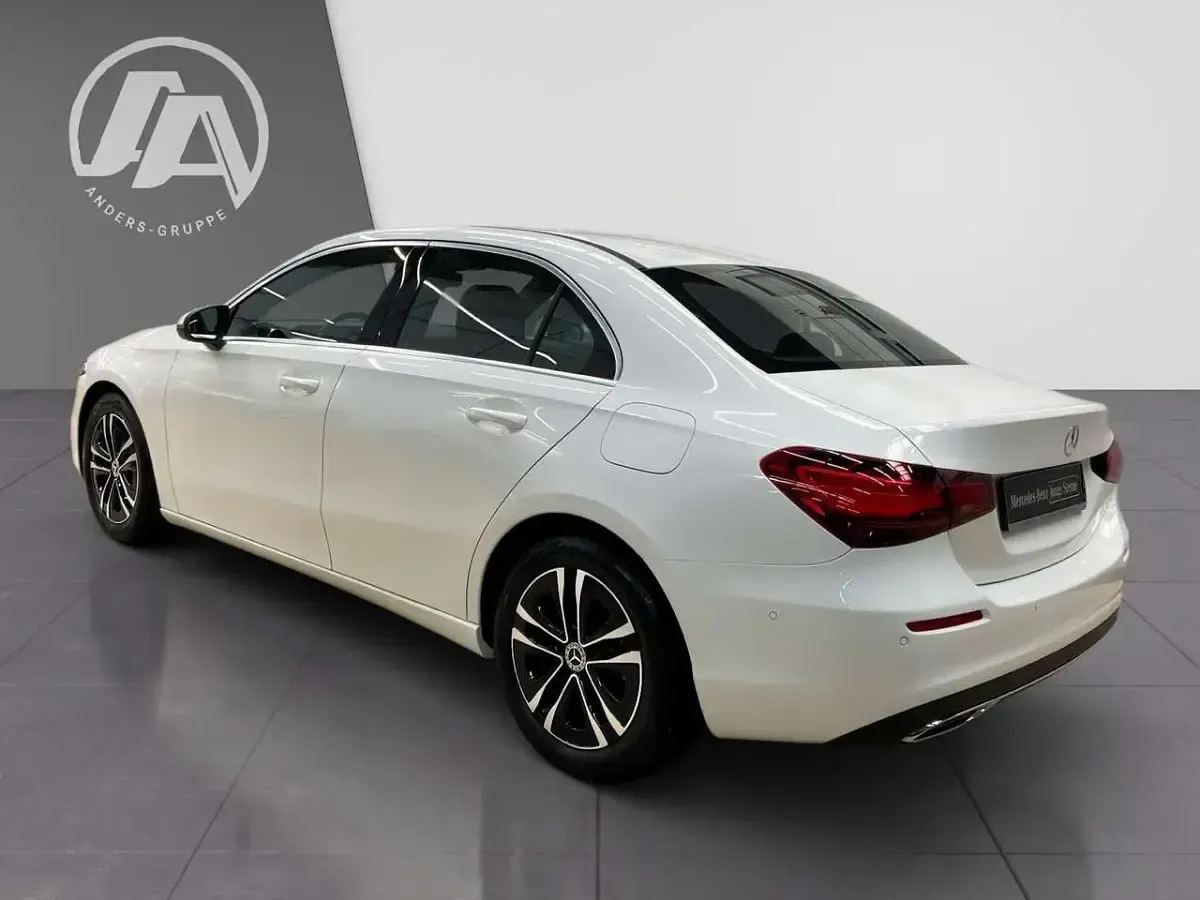 Gebraucht Mercedes A180 136 PS (100 kW) 2025 Weiß unilack polarweiß Limousine