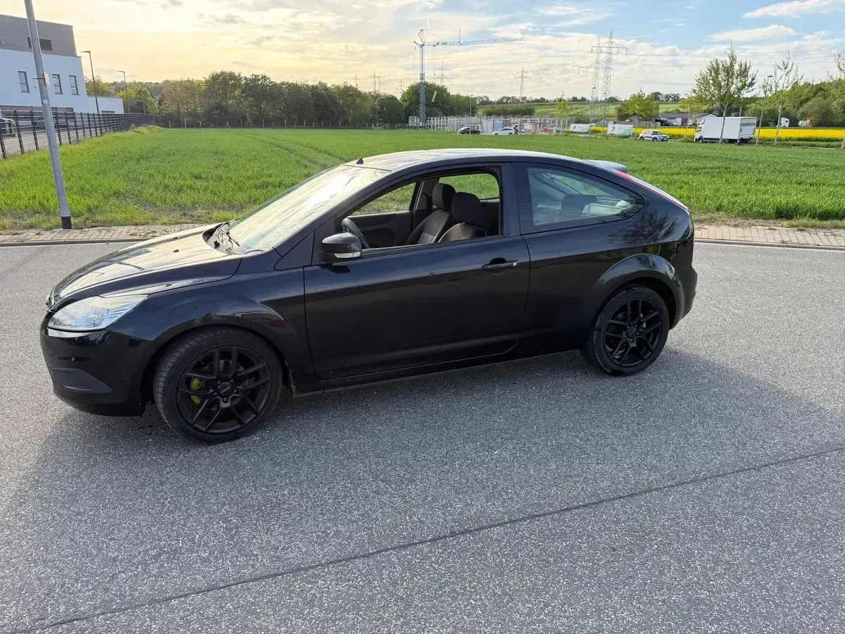 Gebraucht Ford Focus 100 PS (73 kW) 2008 Schwarz Limousine