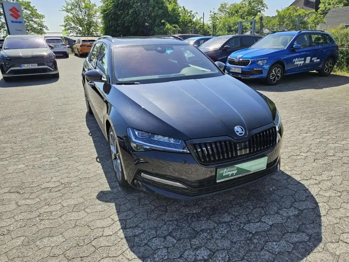 Gebraucht Skoda Superb SportLine 200 PS (147 kW) 2023 Schwarzmagic perleffekt Kombi