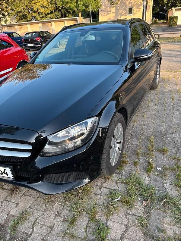 Schwarz Gebraucht 2016 Mercedes 200 Kombi | 10.444 € (Teuer) - Bild 1/4