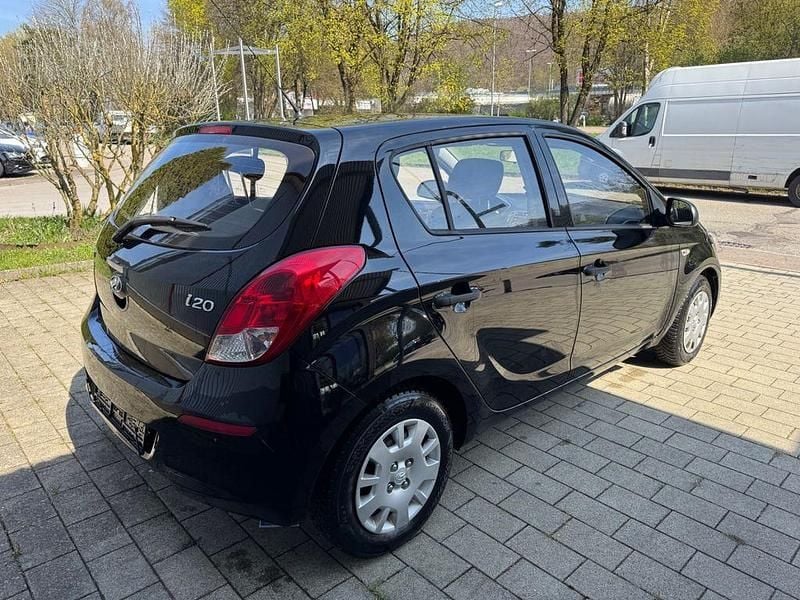 Gebraucht Hyundai i20 Edition 86 PS (63 kW) 2014 Schwarz Kleinwagen