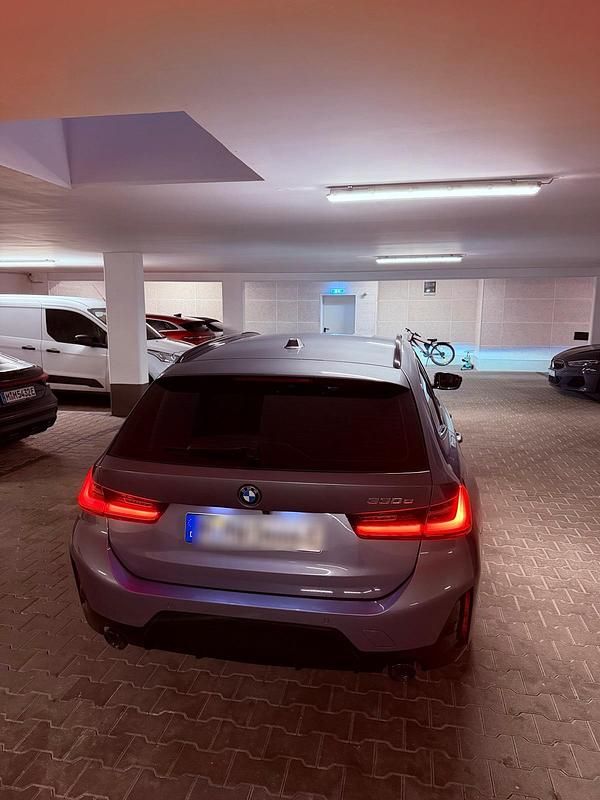 Gebraucht BMW 330e Shadowline 300 PS (220 kW) 2022 Grau Kombi