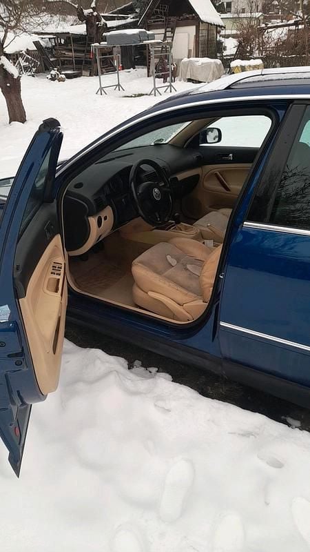 Gebraucht VW Passat 150 PS (110 kW) 2001 Blau Kombi