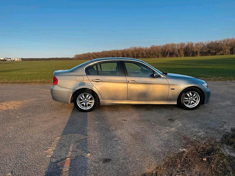 Gebraucht BMW 325 218 PS (160 kW) 2005 Grau Limousine