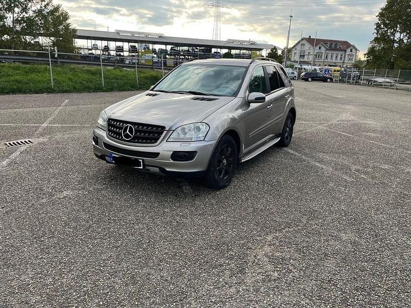 Beige Gebraucht 2005 Mercedes ML280 SUV | 14.000 € - Bild 1/4