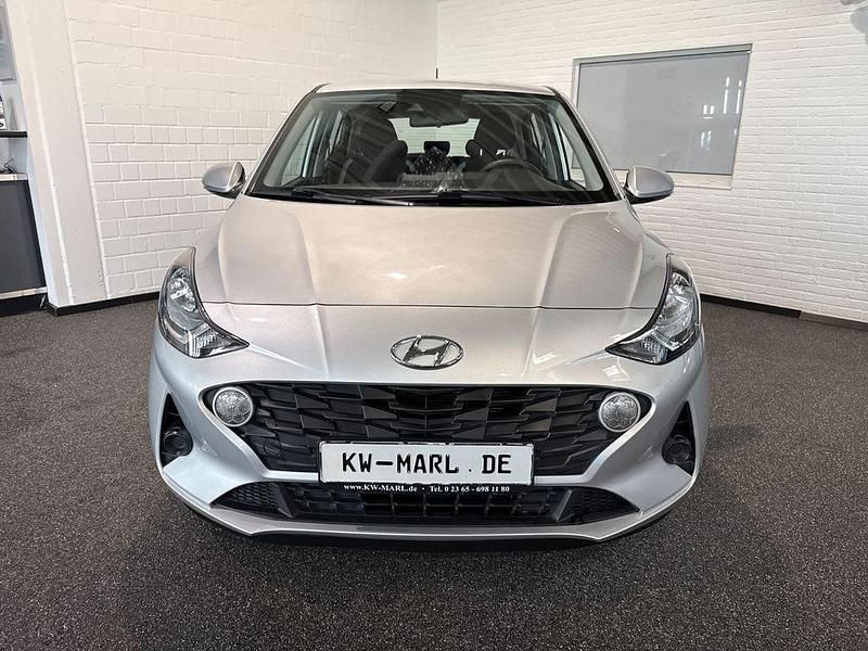 Gebraucht Hyundai i10 Trend 84 PS (61 kW) 2020 Silber Kleinwagen
