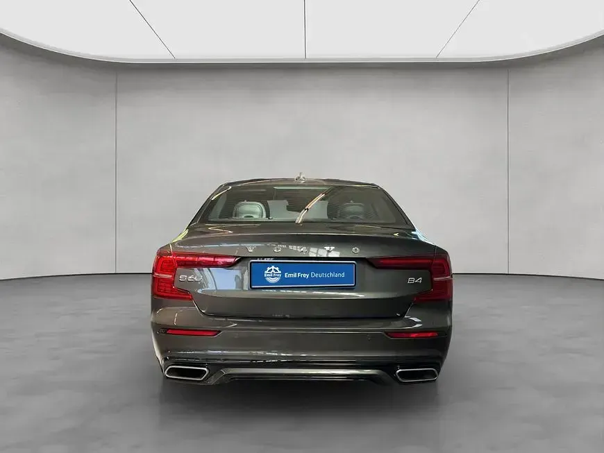 Gebraucht Volvo S60 R-Design 145 PS (106 kW) 2022 Limousine