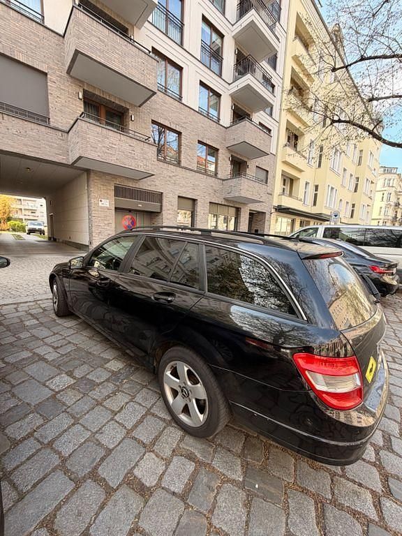 Second-hand Mercedes C220 170 CP (125 kW) 2010 Negru Berlinǎ