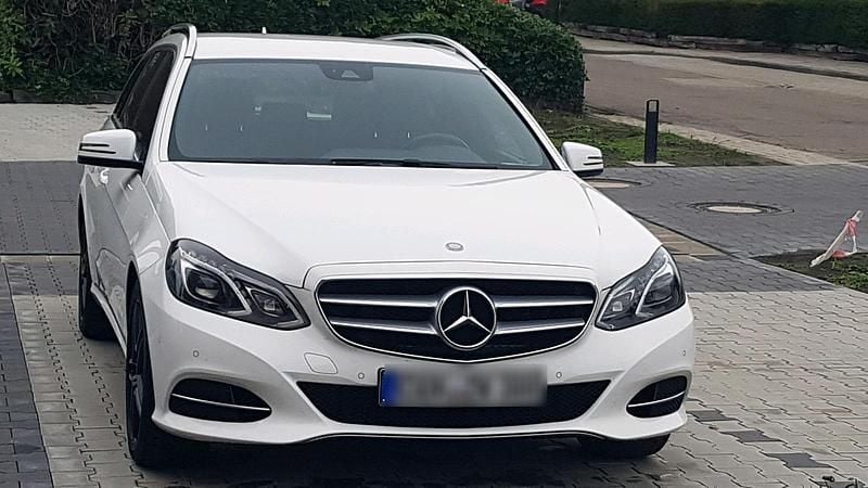 Weiß Gebraucht 2016 Mercedes E200 Avantgarde Kombi | 17.000 € (Fairer Preis) - Bild 1/4