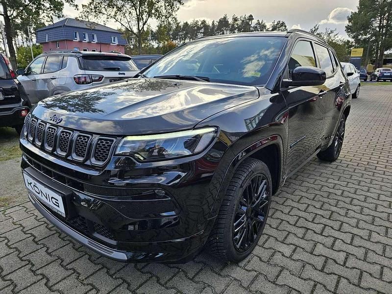 Solid black (5ck) Gebraucht 2022 Jeep Compass SUV | 29.776 € (Teuer) - Bild 1/4