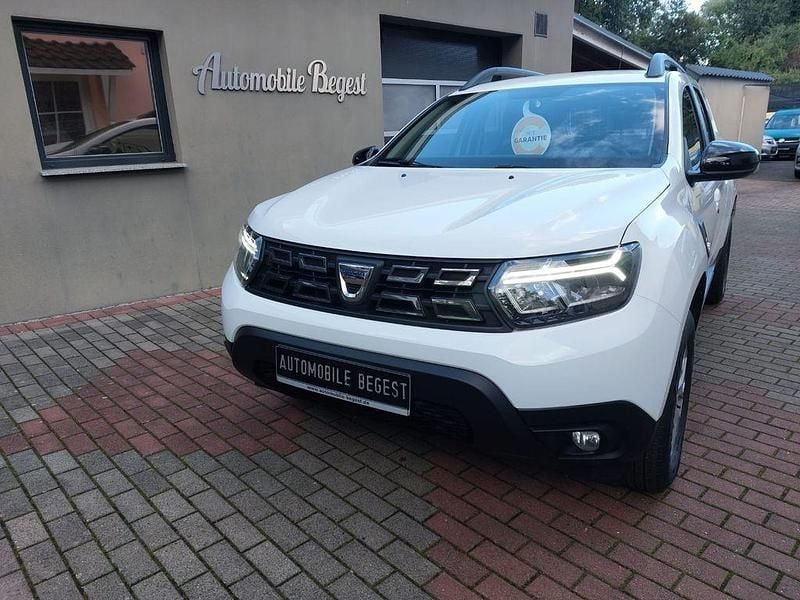 Weiß Gebraucht 2022 Dacia Duster SUV | 16.299 € (Fairer Preis) - Bild 1/4