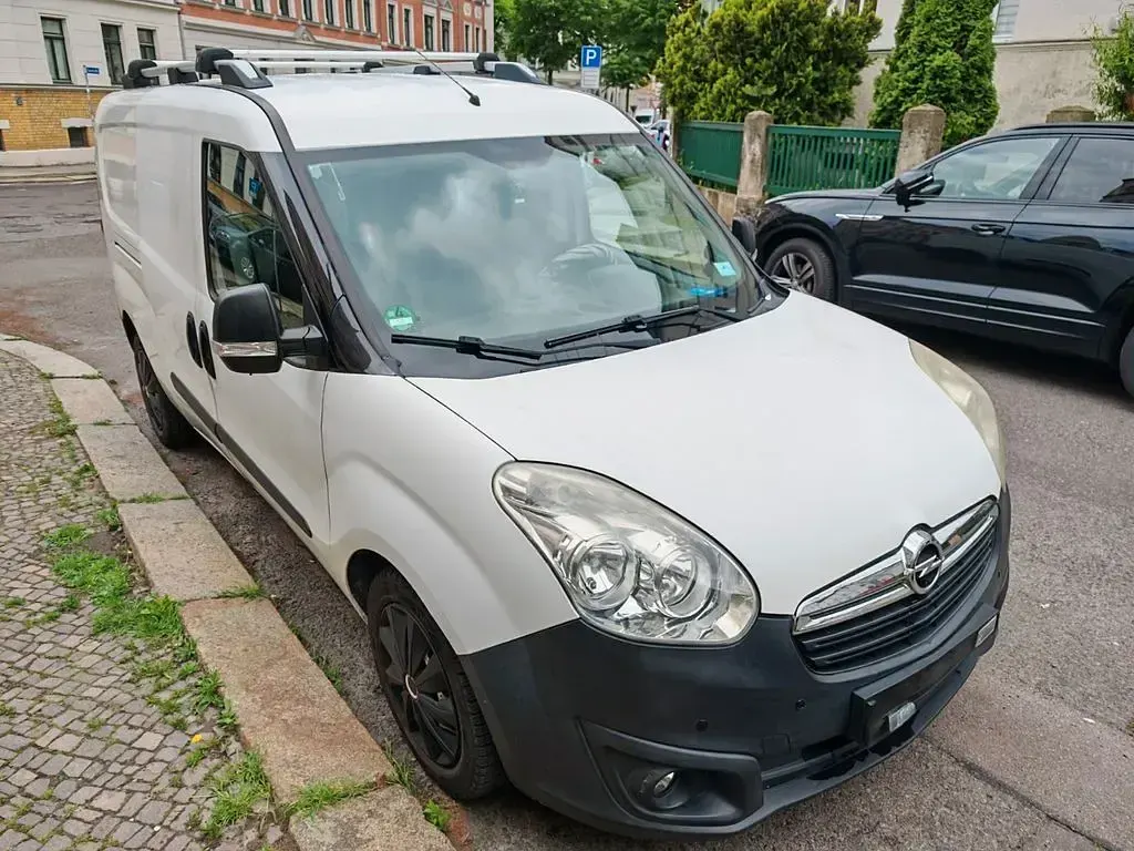 Używany Opel Combo 215 KM (158 kW) 2012 Biały Minivan